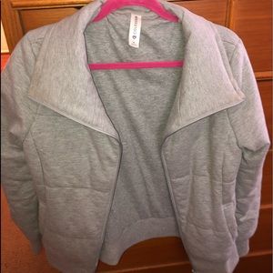 CUTE JACKET ALERT 💍